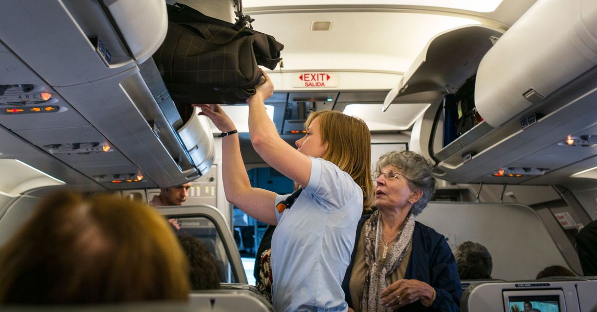 Как не мешать другим пассажирам своей ручной кладью в самолете