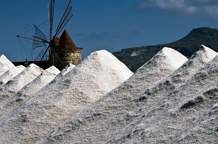 «Слегка» пересолили: топ-6 самых соленых мест в мире