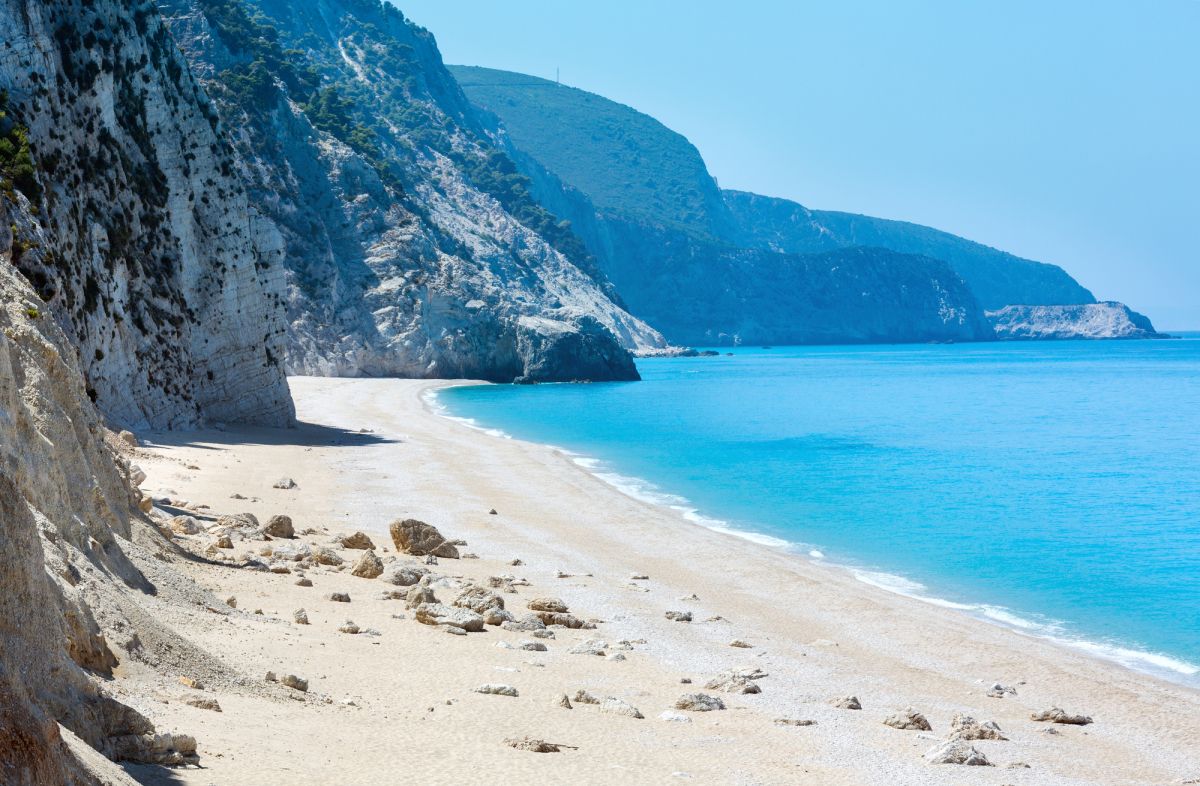 Белоснежный песок: топ-7 самых удивительных пляжей Греции
