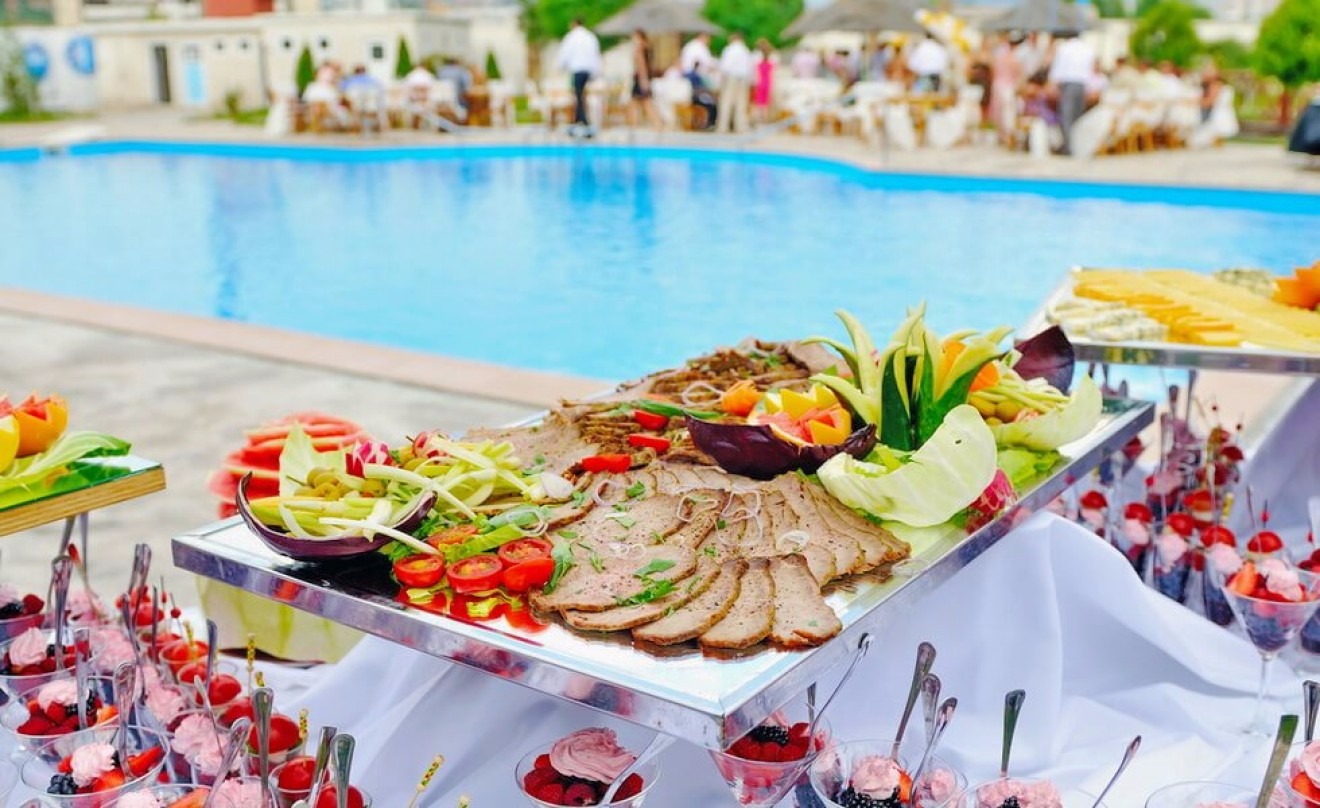 Вся правда об остатках еды со шведских столов: откровение турецкого повара